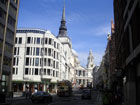 In cima alla collina, si vede tra i nuovi edifici, St Paul's