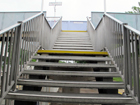 Le ripide scale che dalla piattaforma dove giungono i treni vi portano a livello stradale