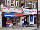 Due negozi, uno Filippino ed un Internet Cafè