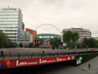 Il sottopassaggio, con in lontananza lo Stadio di Wembley