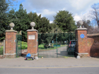 Il cancello di accesso a Priory Gardens