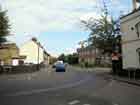 L'incrocio tra Station Road (sinistra) ed High Street (diritto)