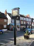 La targa che vi indica che avete raggiunto "Sundridge Park Village"