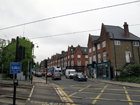 Lower Addington Road nel punto in cui è tagliata dalla linea tramviaria