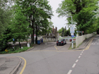 L'uscita del parcheggio che dà su Station Road
