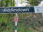 Il cartello alla stazione di Riddlesdown