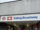 L'ingresso della stazione di Ealing Broadway