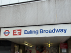 L'ingresso della stazione di Ealing Broadway