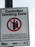 Attenti: il cartello vi segnala che siete in una zona dove il consumo dell'alcol è controllato!