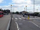 Bowes Road, all'uscita della stazione