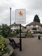 Il cartello conferma che vi trovate nel London Borough of Enfield