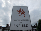 La targa del London Borough of Enfield con relativa icona