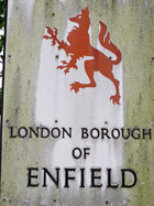 Il cartello che ci conferma che siamo ancora a Londra, nel London Borough of Enfield