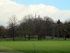 Greenwich Park. Nascosta dalla vegetazione, si nota la collina su cui insiste il Royal Observatory