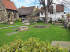 La Chiesa di St. Edward the Confessor - Cimitero-Giardino