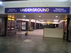 L'ingresso della metropolitana (Piccadilly Line) proveniendo dai Heathrow Terminal 1-2-3