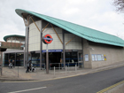 La moderna stazione della metropolitana di Hounslow East