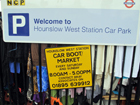Il cartello che spiega che il Hounslow West Station Market è del tipo "Car Boot" 