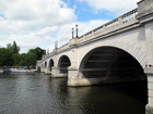 Ponte sul Tamigi a Kingston upon Thames
