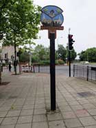 Il cartello su cui si legge "Wanstead Village"