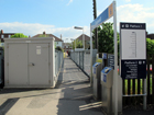 Stazione di Fulwell, passerella pedonale sulla linea ferrata