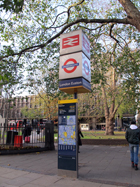 Cartello informativo lungo Euston Road