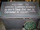 Carretto con messaggio di benvenuto a Covent Garden Market