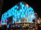 Moderno edificio all'angolo di Leicester Square: come si sta stravolgendo l'architettura del cuore di Londra!!!