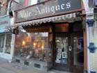 L'interessante negozio Vale Antiques