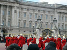 Il celebre "Cambio della Guardia" a Buckingham Palace