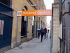 Il percorso che conduce alla stazione di Hackney Central!