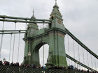 Uno dei pilastri che regge Hammersmith Bridge