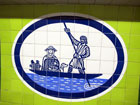 Nella stazione , si trova questa raffigurazione che evidenzia il legame con l'acqua di "The Hale" e la sua antica vocazione commerciale 