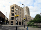 Edificio a ridosso della metropolitana