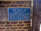 La targa che ricorda il sito dell'ex Manor House di Enrico VIII