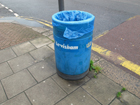 La scritta sul bidone dell'immondizia conferma che siamo nel London Borough of Lewisham