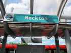 Il cartello della stazione della DLR di Beckton