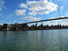 Royal Victoria Dock. A destra del ponte, si va verso la stazione DLR di Royal Victoria