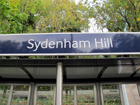 Il cartello alla stazione di Sydenham Hill