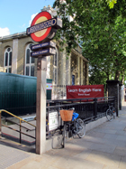 L'uscita della stazione della metropolitana di Bethnal Green