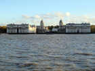 Dall'altro lato del Tamigi, lo sguardo viene catturato dalla vista dell'elegante Greenwich