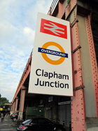 La stazione di Clapham Junction è ferroviaria ed Overground