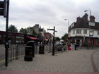 L'incrocio all'uscita della stazione: Wimbledon Park Road è la strada in sali-scendi, Replingham Road è dietro di noi, Augustus Road davanti a noi