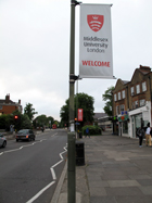 Il cartello che dà il benvenuto alla Middlesex University