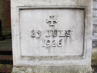 La data del 25 luglio 1926 riportata su questa targa incastonata in St. Luke