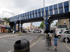 il Ponte della Overground che trovate uscendo dalla stazione