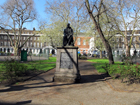 La statua di John Cartwright nei Cartwright Gardens