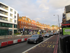 Il traffico continuo che caratterizza questo tratto di Finchley Road