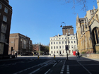 Gordon Square con, a destra, la Chiesa Christ The King
