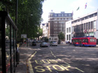 Bayswater Road con a lato la stazione di Lancaster Gate